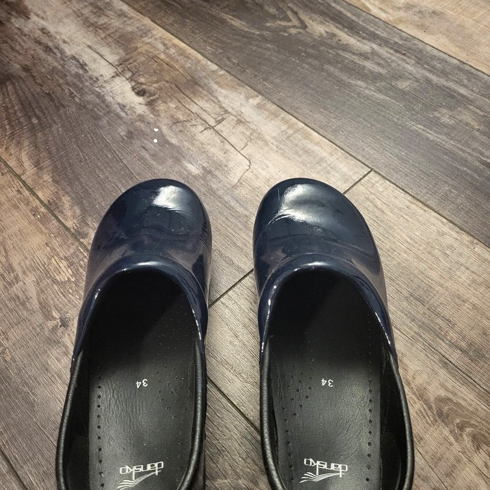 Dansko blue patent leather clogs womens size 34 US size 4 clogs